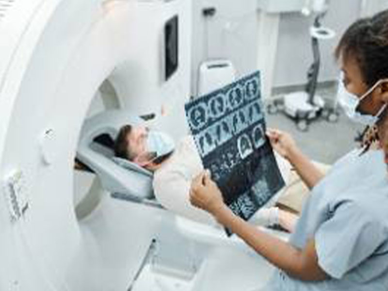 CT scanner and technologist